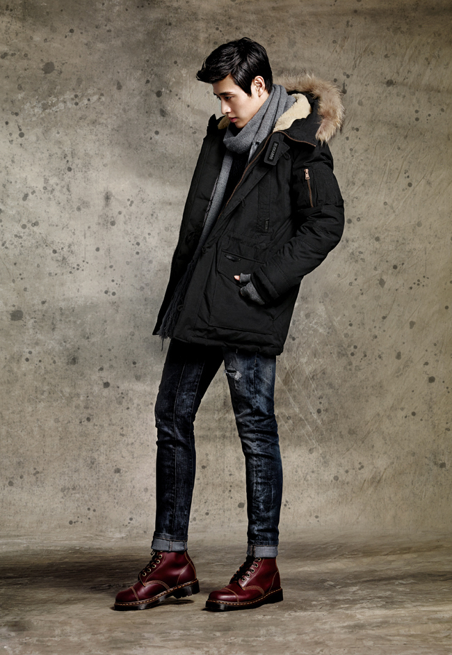 点击大图看下一张：韩国帅哥姜河那帅气眼神魅惑写真