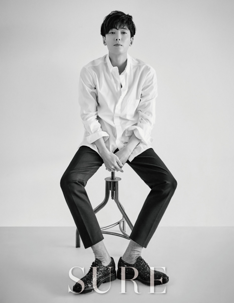点击大图看下一张：韩国型男郑敬淏散发时尚个性风味写真
