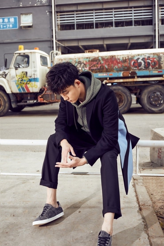 点击大图看下一张：张睿玩转成熟男人风 实力演绎秋日时尚