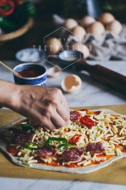 点击大图看下一张：萨拉米薄饼披萨制作