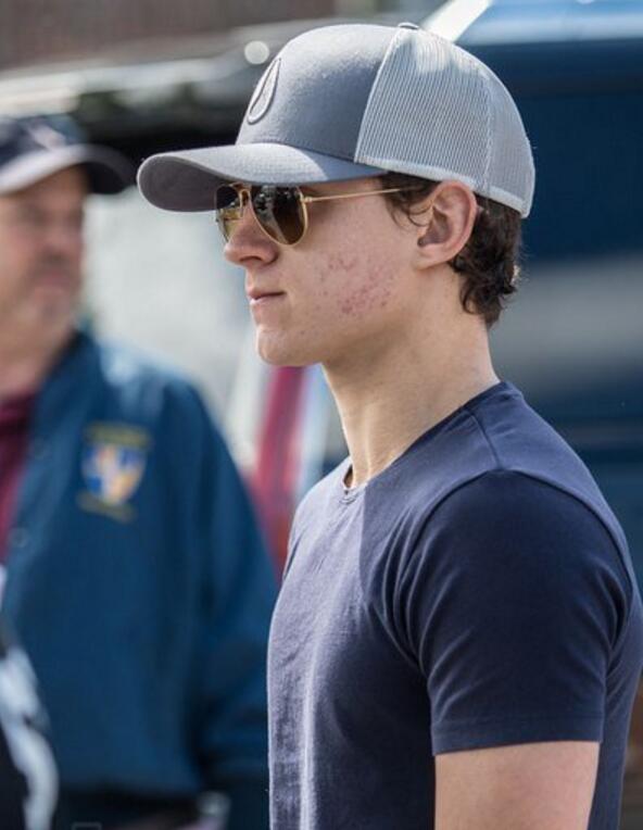 点击大图看下一张：汤姆赫兰德蜘蛛侠剧照