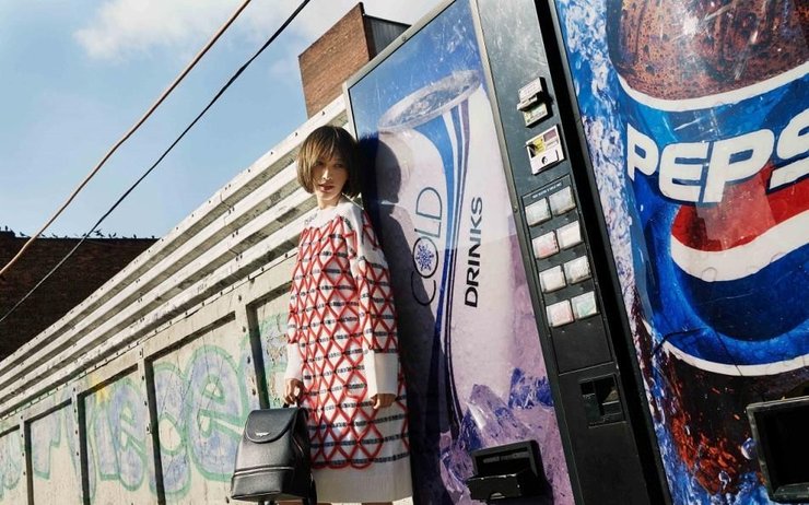 点击大图看下一张：太时髦!张俪纽约街拍任性扭出大长腿