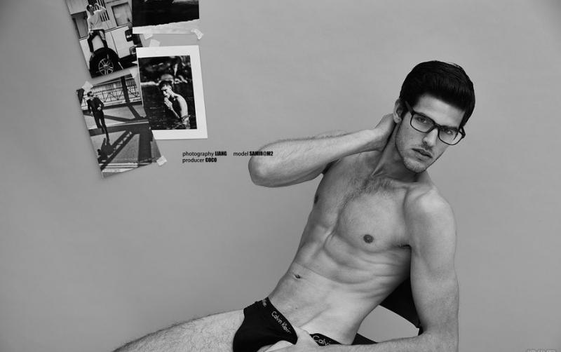 点击大图看下一张:欧美帅气肌肉型男黑白写真