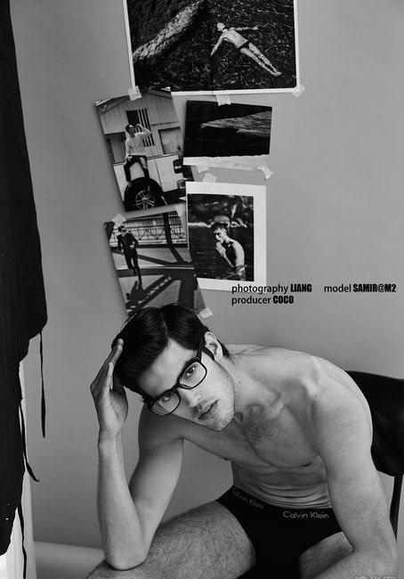 点击大图看下一张:欧美帅气肌肉型男黑白写真