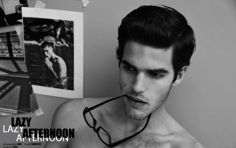 点击大图看下一张:欧美帅气肌肉型男黑白写真