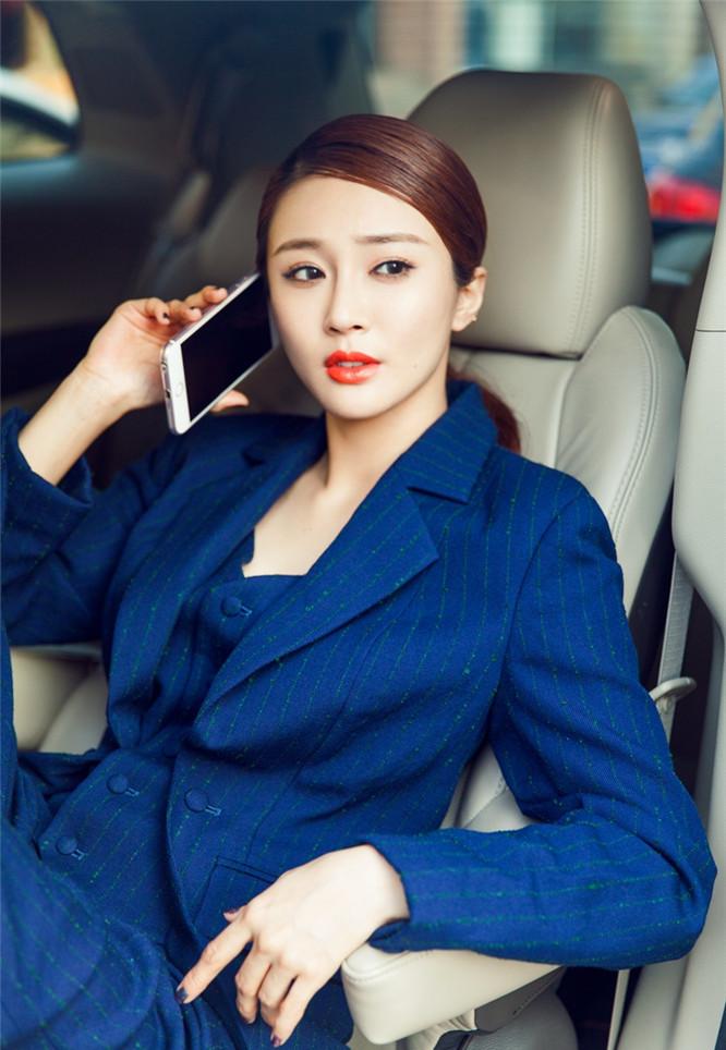 点击大图看下一张:陈冰秒换霸道总裁风 西装红唇攻气爆表