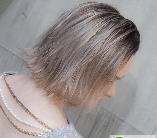 点击大图看下一张:短发波波头亚麻灰染发