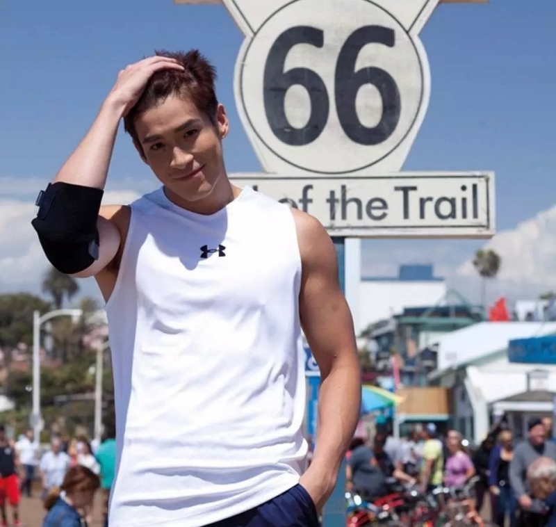 点击大图看下一张:高个子帅哥图片 颜值高身材好