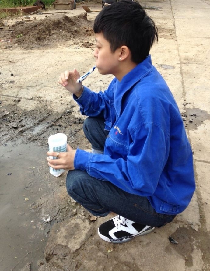 点击大图看下一张:网络红人李克克个性图片