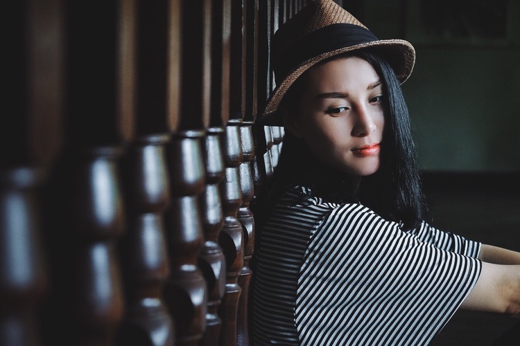 点击大图看下一张:无言独上西楼