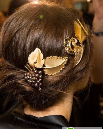 点击大图看下一张:欧式复古宫廷新娘发型 时尚新娘发型图片大全