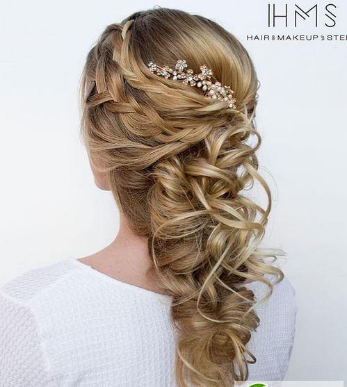 点击大图看下一张:欧式新娘盘发编发图片 端庄典雅新娘妆发大全