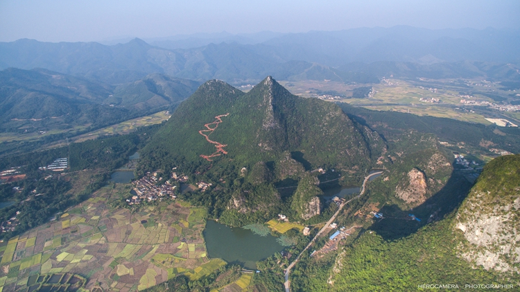 点击大图看下一张：天空之旅