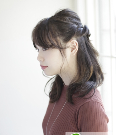 点击大图看下一张：优雅气质女士发型 30岁女人最美发型设计