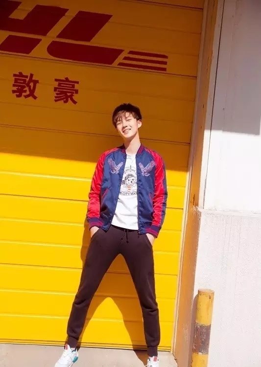 点击大图看下一张:90后“实习奶爸”董力高清图片