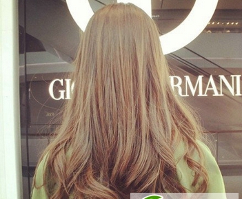 点击大图看下一张：不同长度梨花头烫卷发