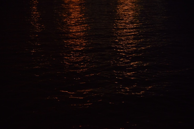 点击大图看下一张：珠江边夜景