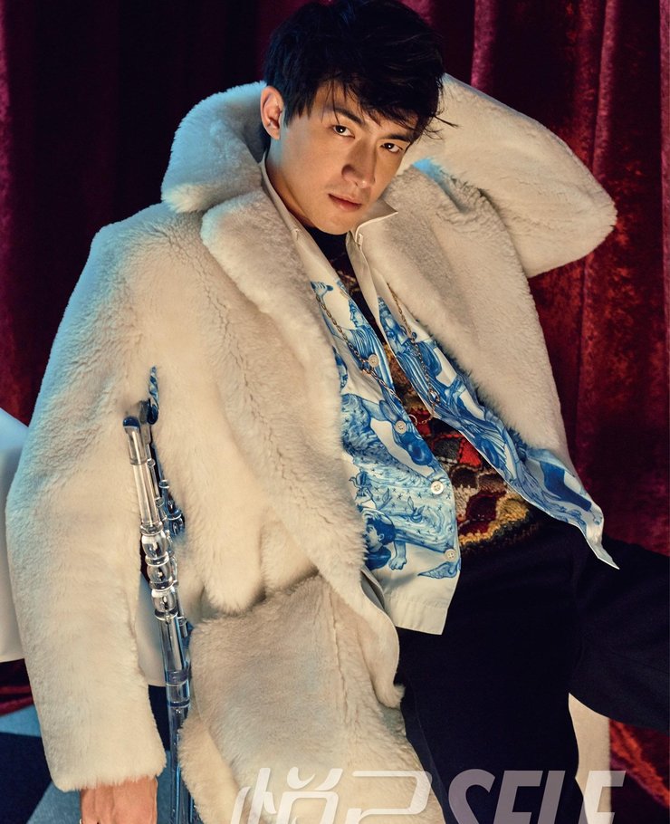 点击大图看下一张:林更新封面写真曝光 暖痞魅力独具一格