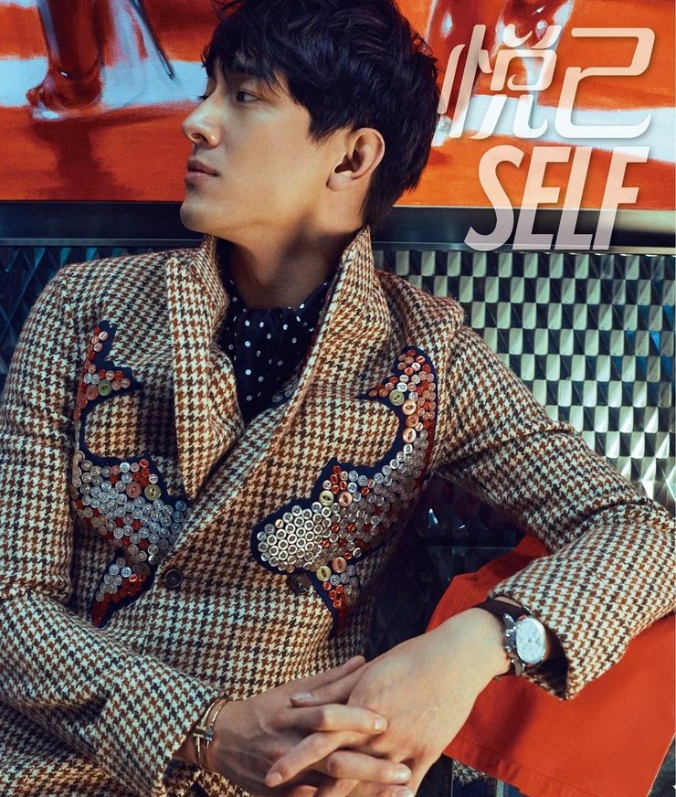 点击大图看下一张:林更新封面写真曝光 暖痞魅力独具一格