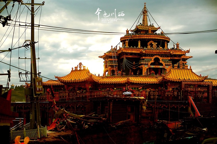 点击大图看下一张：本色川西