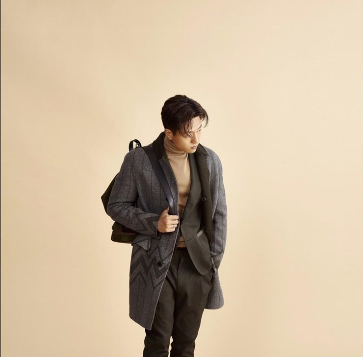 点击大图看下一张：凌潇肃儒雅变身文艺绅士