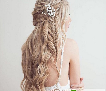 点击大图看下一张:法式唯美新娘编发 夏季浪漫新娘妆发图片