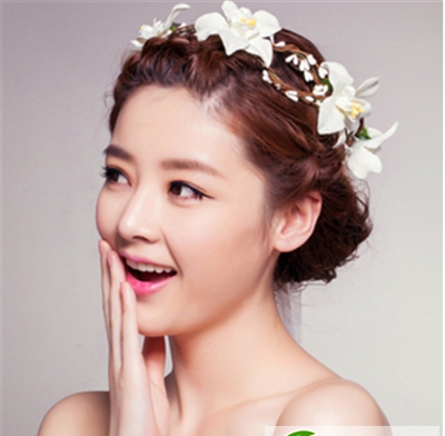 点击大图看下一张：韩式新娘发型 清新优雅女神范
