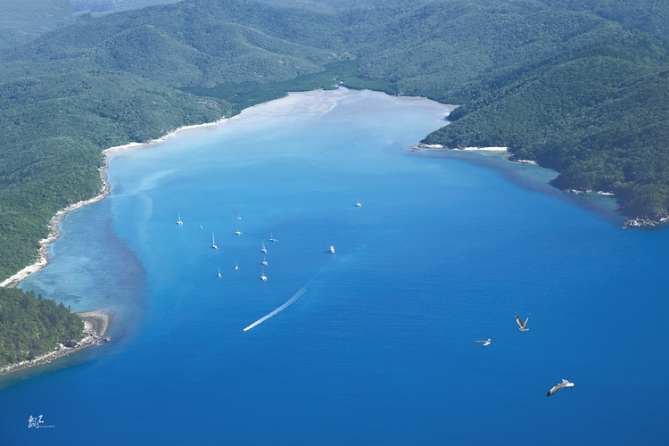 点击大图看下一张:澳洲大堡礁白天堂沙滩航拍