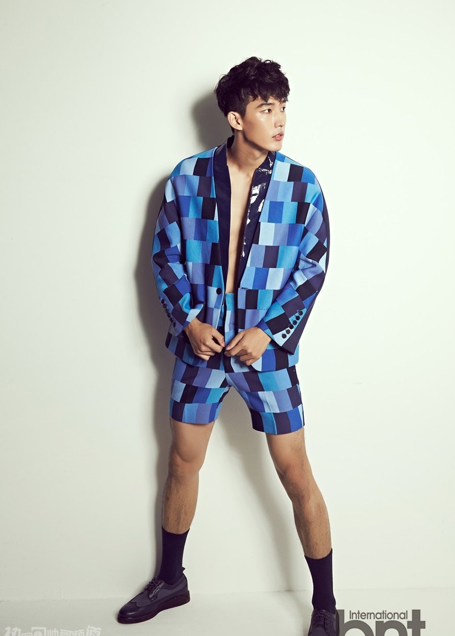 点击大图看下一张：韩国帅哥吴安个性写真尽展型男范