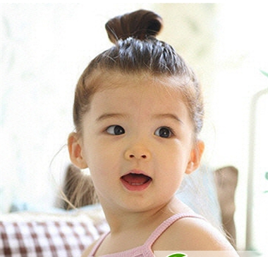 点击大图看下一张：0-3岁女儿童呆萌发型设计集锦