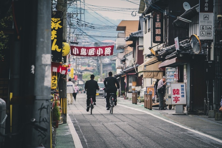 点击大图看下一张：日本福冈街头