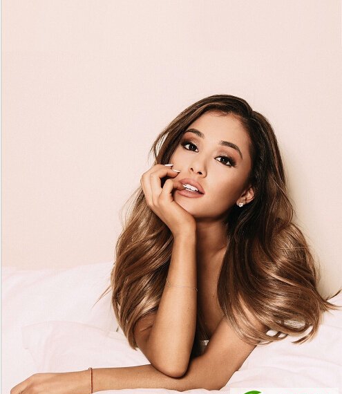 点击大图看下一张：Ariana Grande马尾怎么扎？新单宣传照变奶奶灰