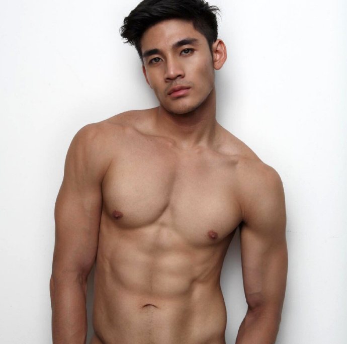 点击大图看下一张：泰国男模肌肉图片