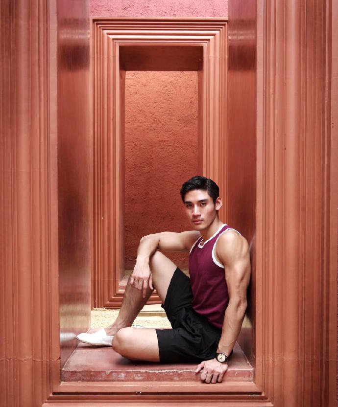 点击大图看下一张：泰国男模肌肉图片