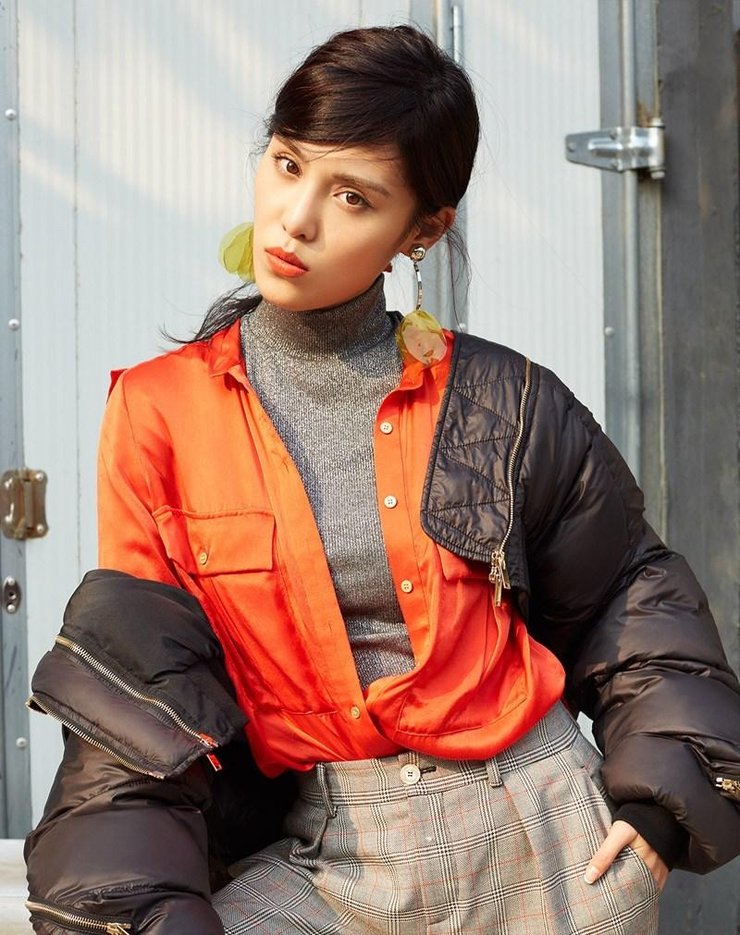 点击大图看下一张：韩丹彤街拍曝光领衔秋冬街头风