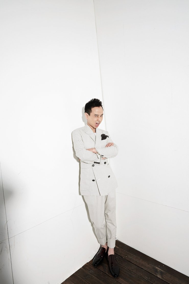 点击大图看下一张：毛孩发布鬼马搞怪写真