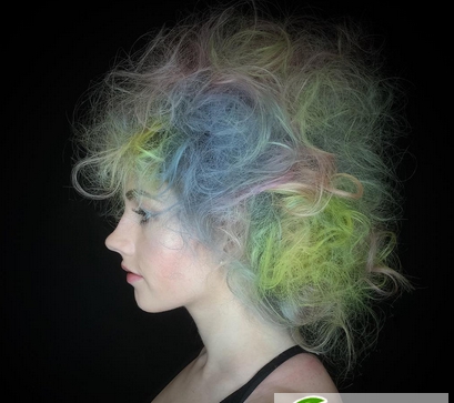 点击大图看下一张：彩虹染发效果图 彩色混搭染发发型图片