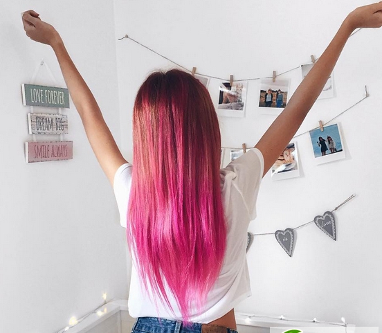 点击大图看下一张：非主流粉色头发 粉色渐变染发效果图