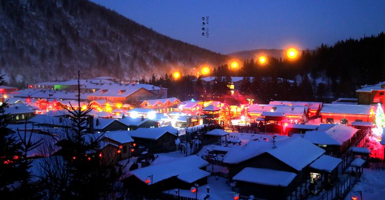 点击大图看下一张：雪乡夜色