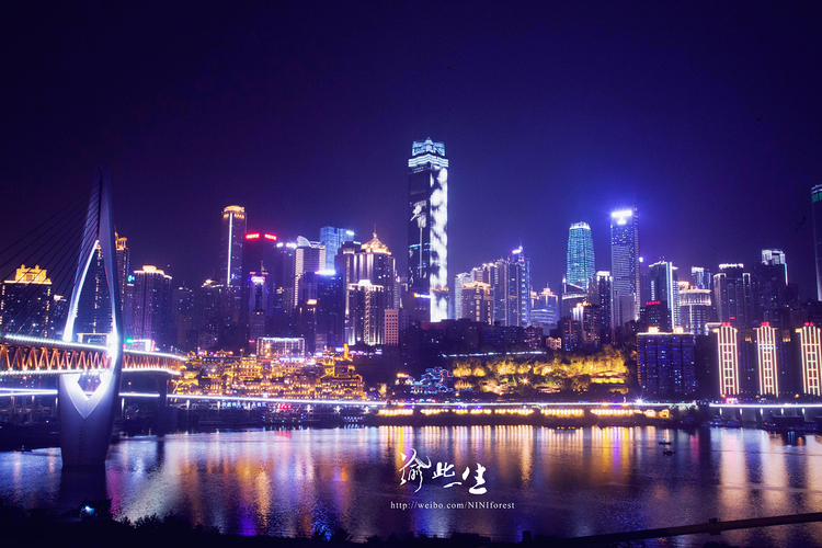 点击大图看下一张：重庆夜景