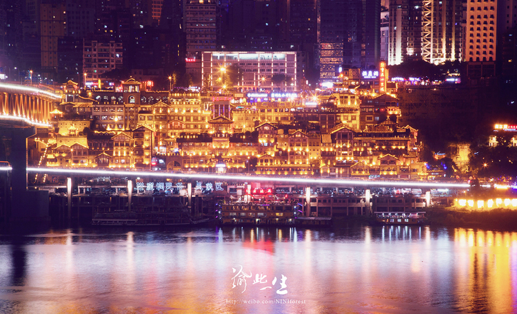 点击大图看下一张：重庆夜景