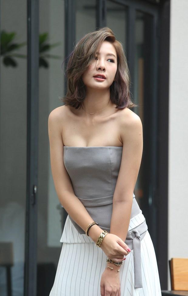 点击大图看下一张：宅男女神安心亚频撩发