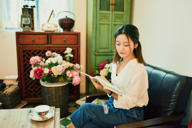 点击大图看下一张:喵菇娘与拿小喵咖啡馆