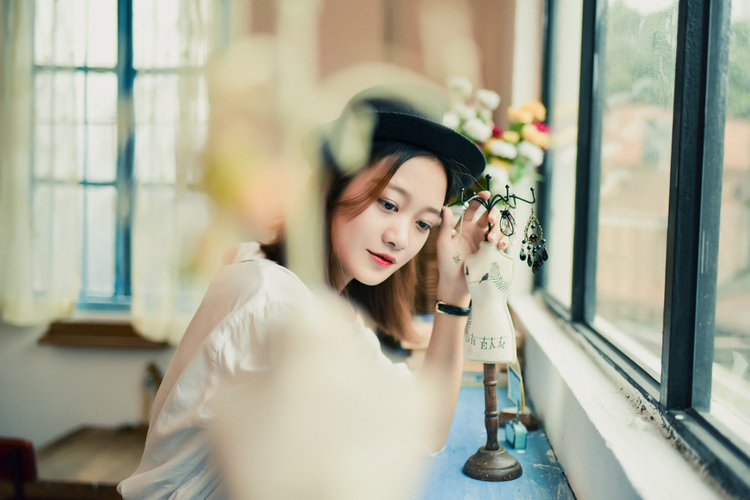 点击大图看下一张:喵菇娘与拿小喵咖啡馆