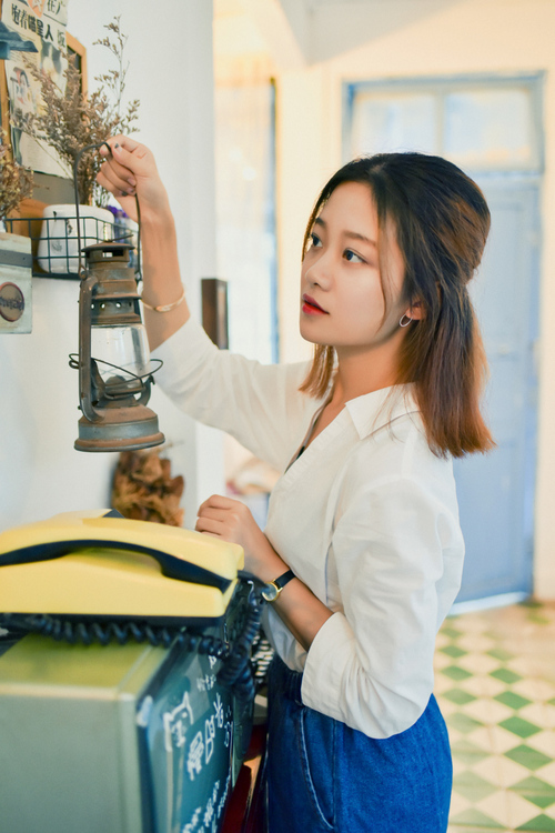 点击大图看下一张:喵菇娘与拿小喵咖啡馆