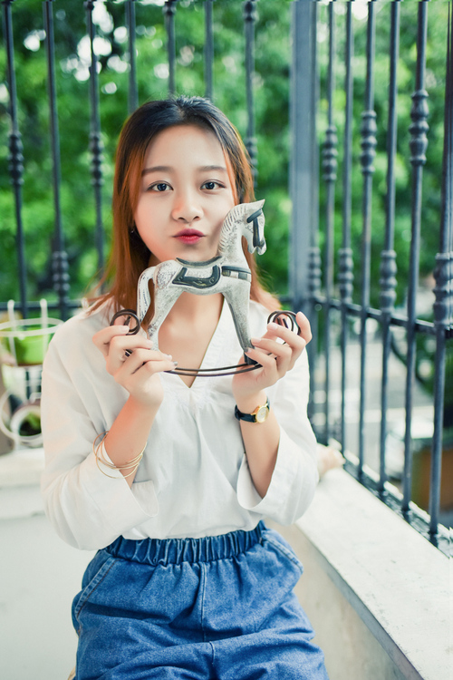 点击大图看下一张：喵菇娘与拿小喵咖啡馆