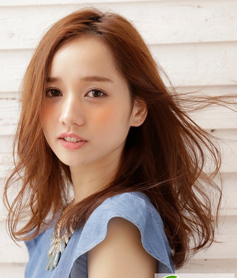 点击大图看下一张：韩式女生卷发大全