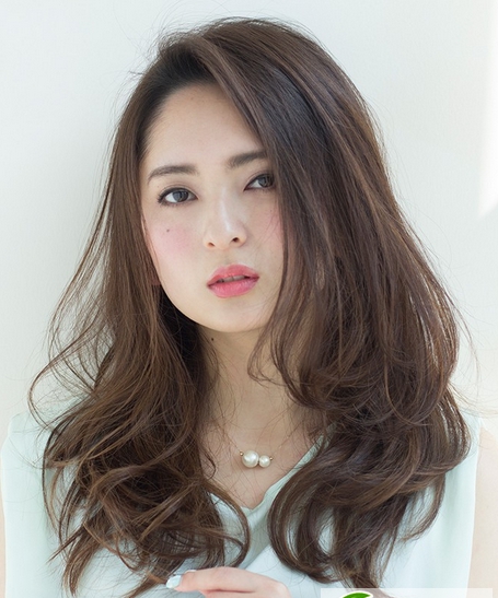 点击大图看下一张：韩式女生卷发大全