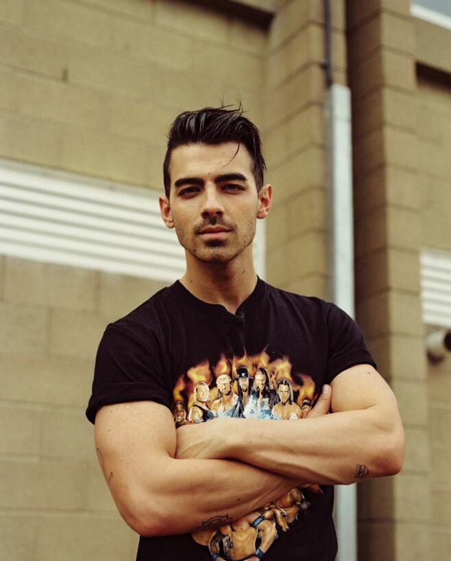 点击大图看下一张：美国音乐人乔乔纳斯