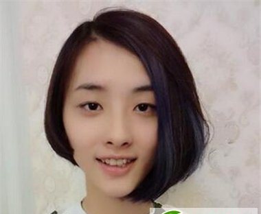 点击大图看下一张：甜美修颜款短发波波头